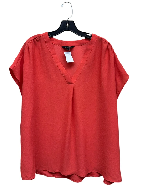 Top Short Sleeve By Banana Republic In Coral, Size: Xxl