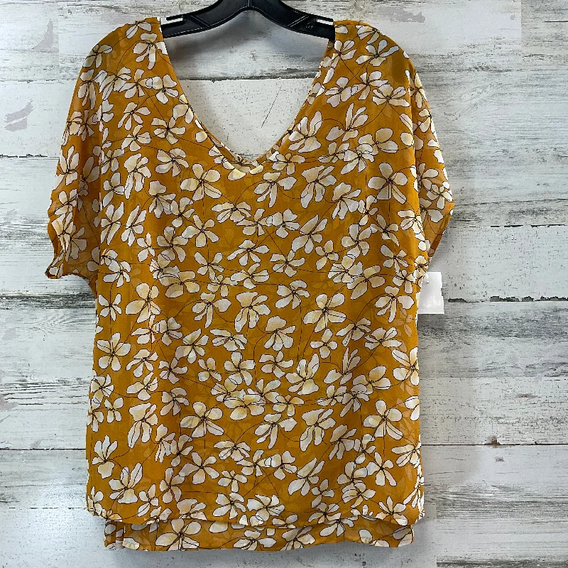 Top Short Sleeve By Cabi In Yellow, Size: M