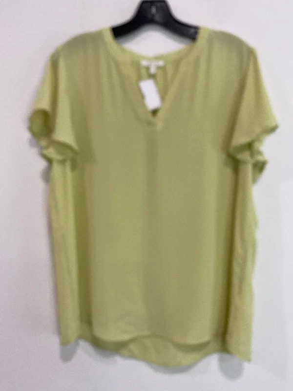 Top Short Sleeve By Maurices In Green, Size: L